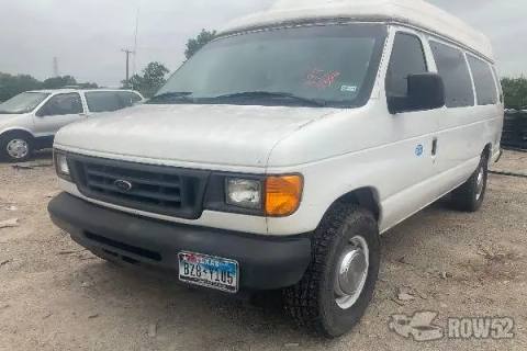 Photo of 2004 Ford Econoline