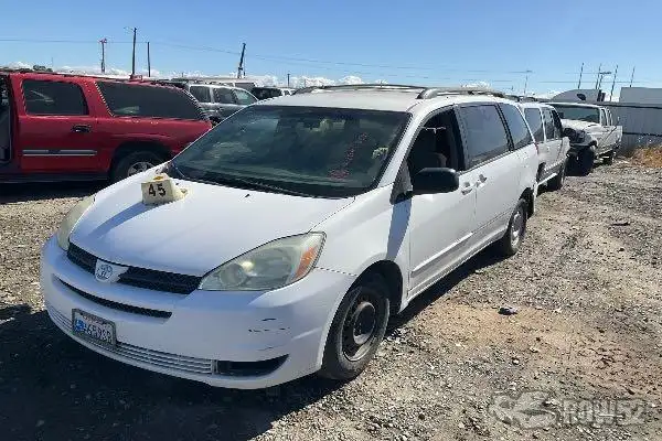 Photo of 2004 Toyota Sienna