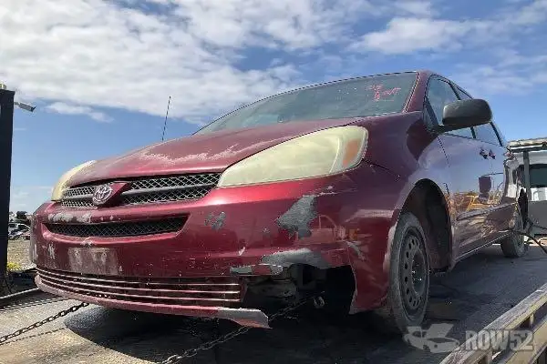 Photo of 2004 Toyota Sienna