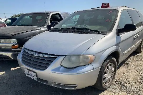 Photo of 2006 Chrysler Town & Country