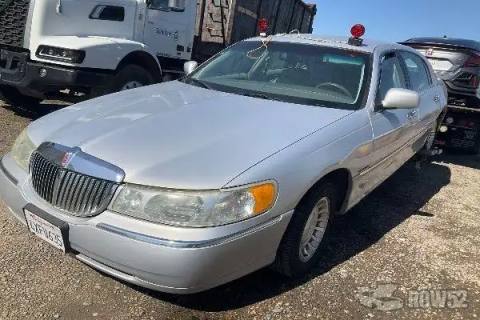 Photo of 2002 Lincoln Town Car