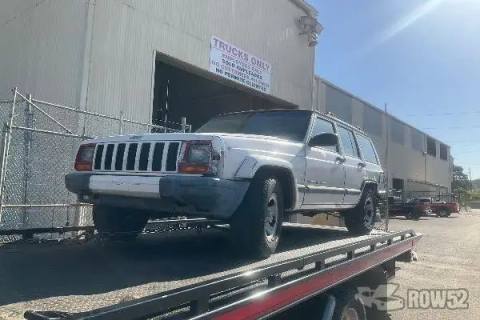 Photo of 2000 Jeep Cherokee