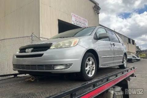 Photo of 2005 Toyota Sienna