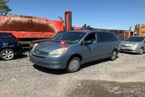 Photo of 2005 Toyota Sienna