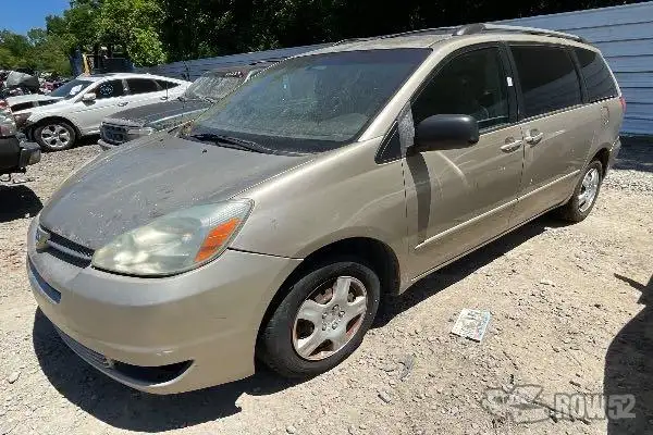 Photo of 2004 Toyota Sienna