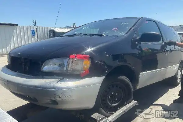 Photo of 1999 Toyota Sienna