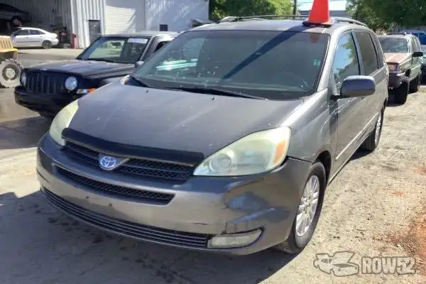 Photo of 2004 Toyota Sienna