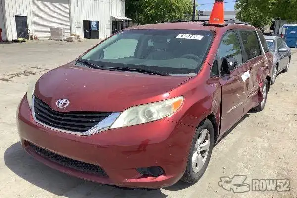 Photo of 2011 Toyota Sienna