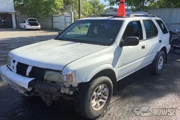 Photo of 2004 Isuzu Rodeo
