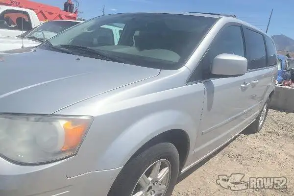 Photo of 2010 Chrysler Town & Country