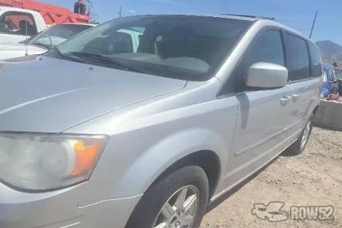 Photo of 2010 Chrysler Town & Country