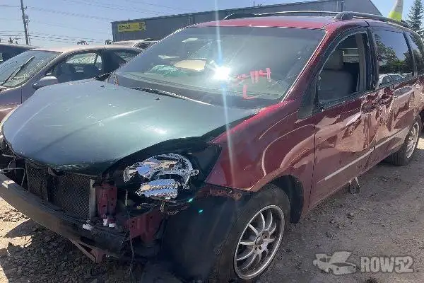 Photo of 2004 Toyota Sienna