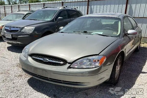 Photo of 2002 Ford Taurus