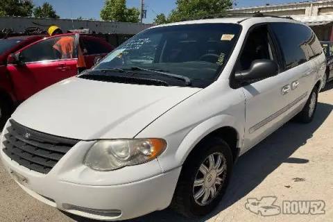 Photo of 2005 Chrysler Town & Country