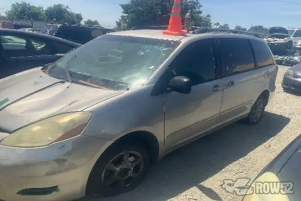 Photo of 2006 Toyota Sienna