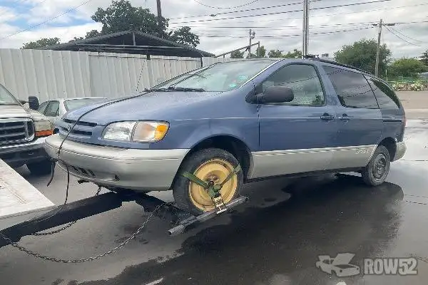 Photo of 1998 Toyota Sienna