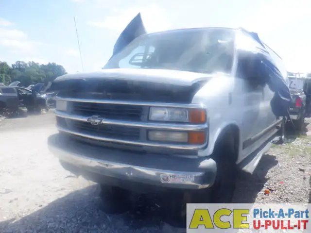 Photo of 2000 Chevrolet Express 3500 Van