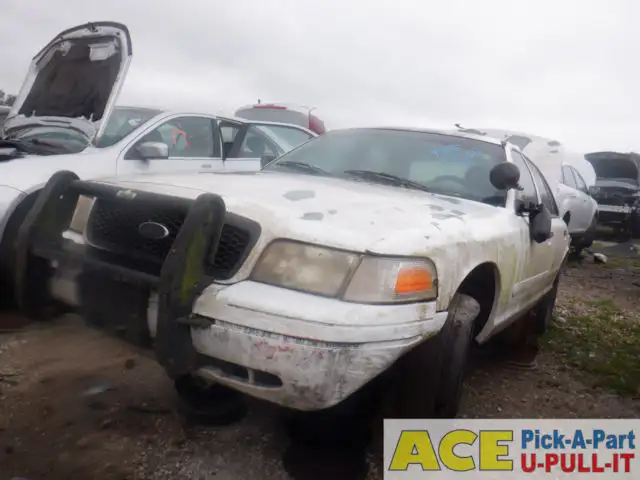 Photo of 2003 Ford Crown Victoria