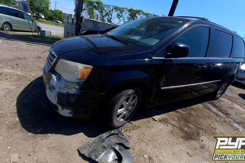 Photo of 2010 Chrysler Town & Country