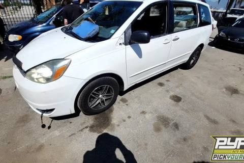 Photo of 2004 Toyota Sienna