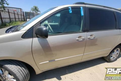 Photo of 2005 Toyota Sienna