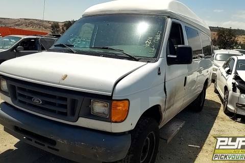 Photo of 2003 Ford E-350 Super Duty