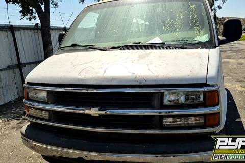 Photo of 2001 Chevrolet Express 3500