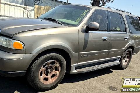 Photo of 2002 Lincoln Navigator