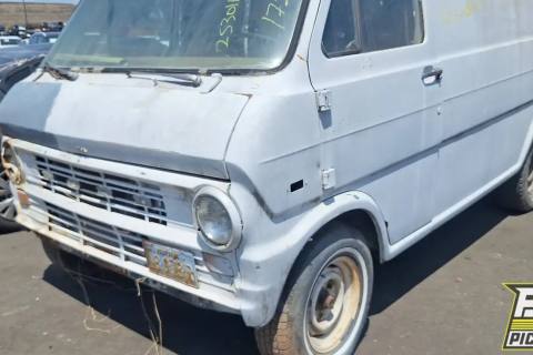 Photo of 1973 Ford E-100 Econoline