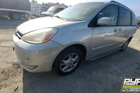 Photo of 2004 Toyota Sienna