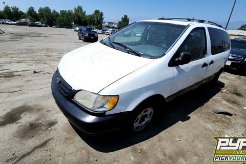 Photo of 2002 Toyota Sienna