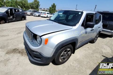 Photo of 2015 Jeep Renegade