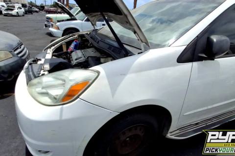 Photo of 2004 Toyota Sienna