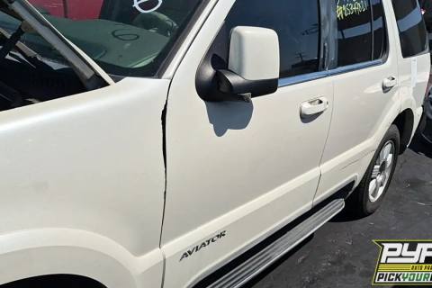 Photo of 2004 Lincoln Aviator