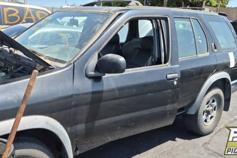 Photo of 1997 Nissan Pathfinder