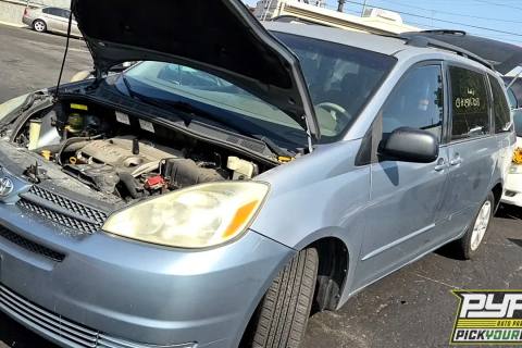 Photo of 2004 Toyota Sienna
