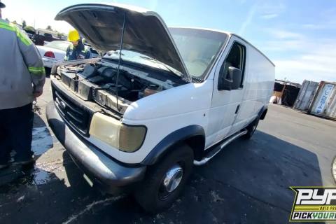 Photo of 2003 Ford E-350 Super Duty