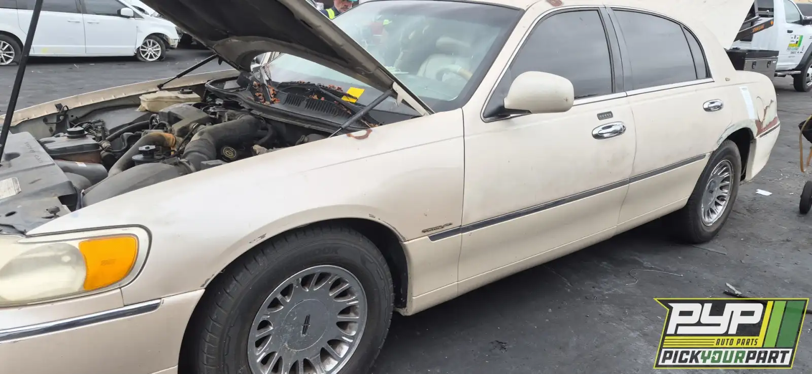 Photo of 1999 Lincoln Town Car