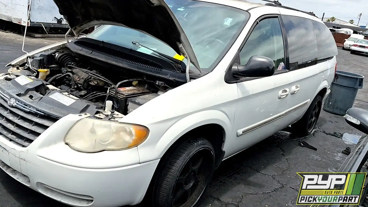 Photo of 2005 Chrysler Town & Country
