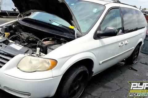 Photo of 2005 Chrysler Town & Country