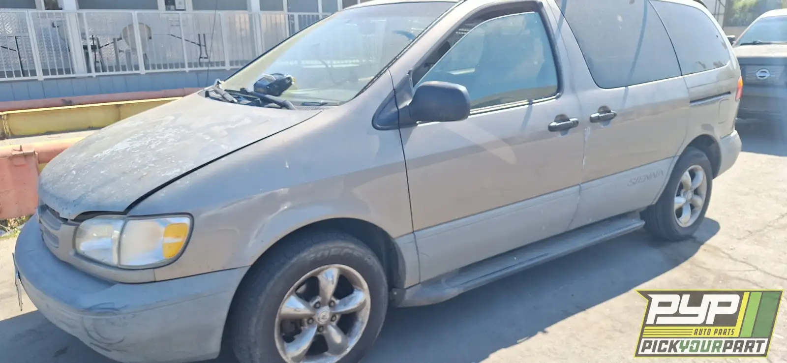 Photo of 1999 Toyota Sienna