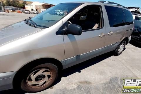 Photo of 2001 Toyota Sienna