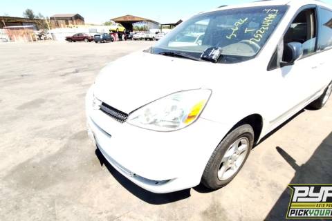Photo of 2005 Toyota Sienna