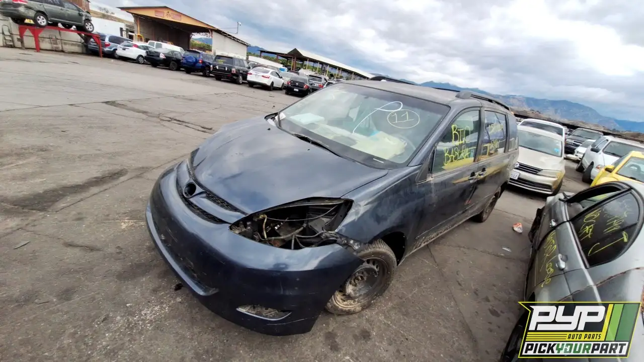 Photo of 2010 Toyota Sienna