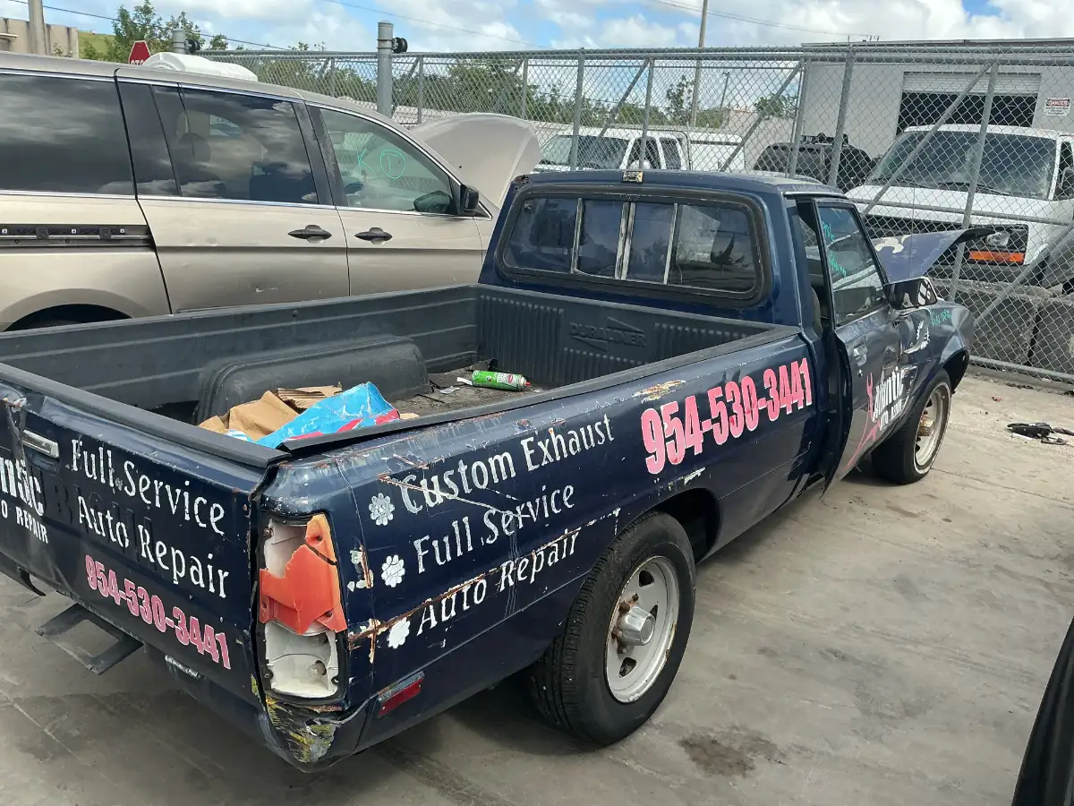 Photo of 1986 Mitsubishi Pickup