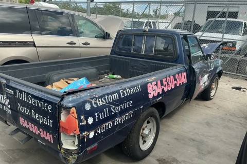 Photo of 1986 Mitsubishi Pickup