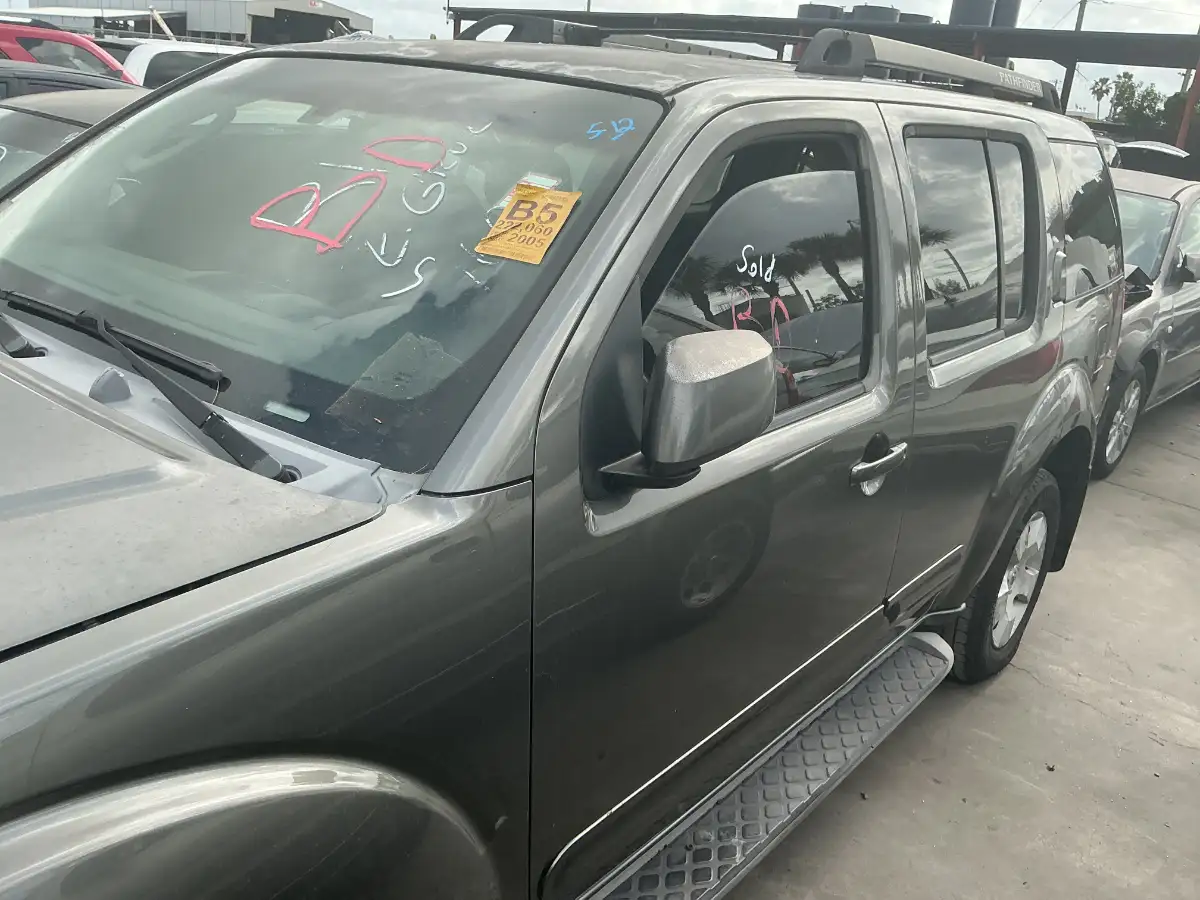 Photo of 2005 Nissan Pathfinder