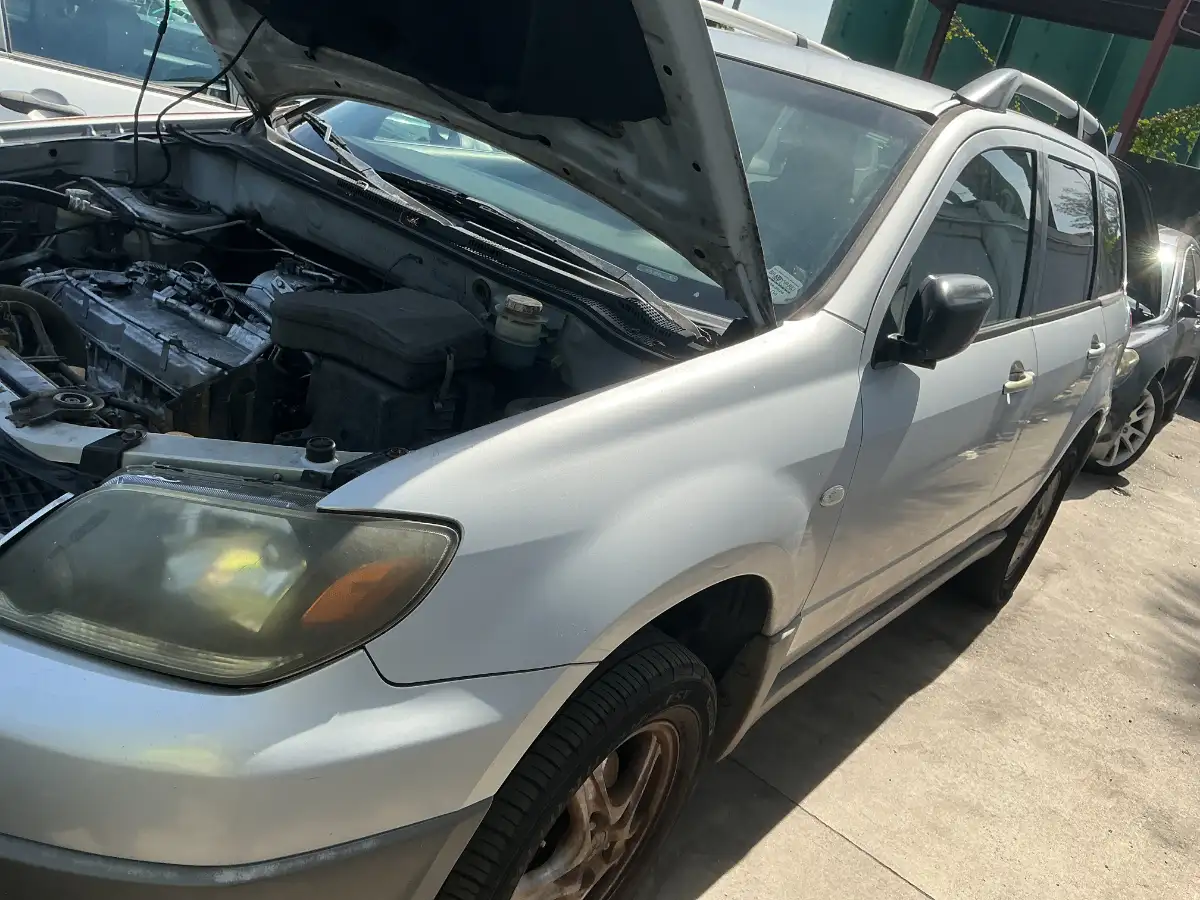 Photo of 2003 Mitsubishi Outlander