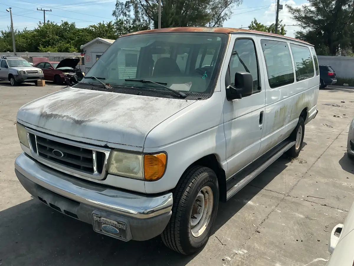 Photo of 2005 Ford Econoline Wagon