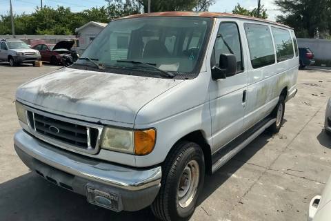 Photo of 2005 Ford Econoline Wagon